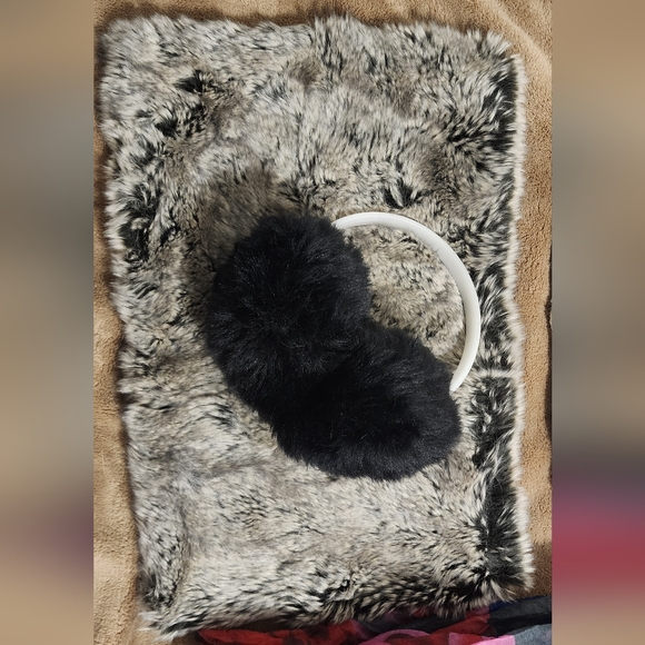 Cozy Winter Accessories Set - Picture 3 of 8